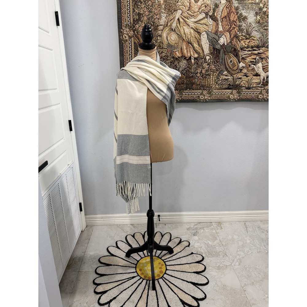 Pretty Persuasions Scarf Womens One Size Gray White Plaid Herringbone Wrap Shawl